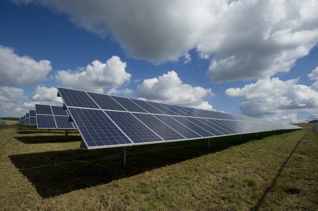 Energie solaire : Rotel accompagne les professionnels et les particuliers